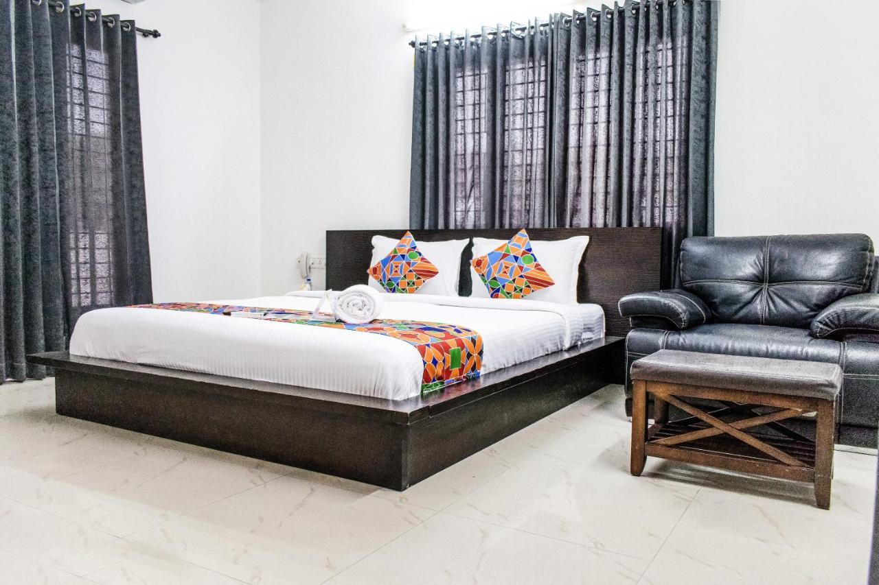 Fabexpress Kapsstone Egmore Hotel